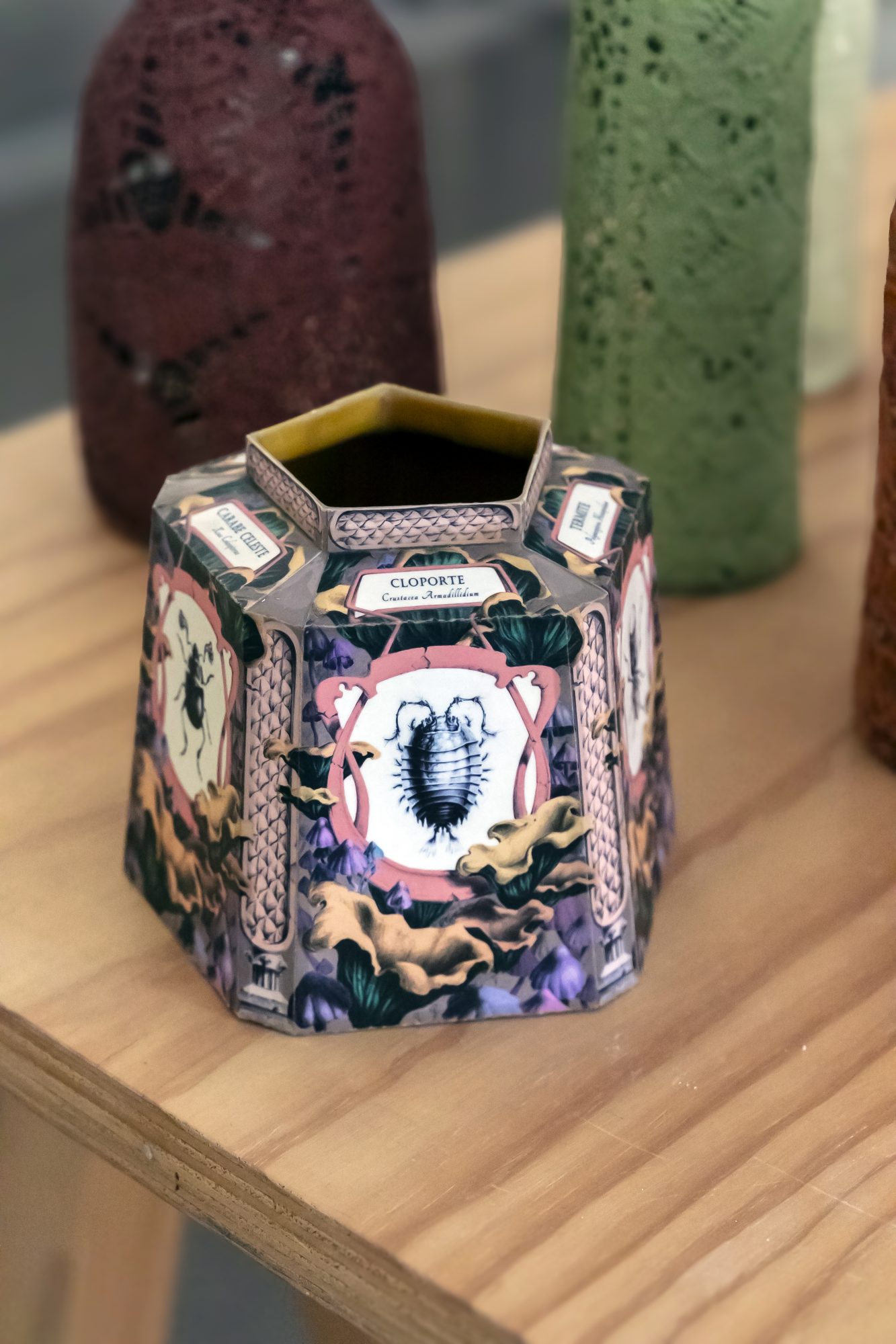 pièce unique, vase en papier d'Étienne Viollet