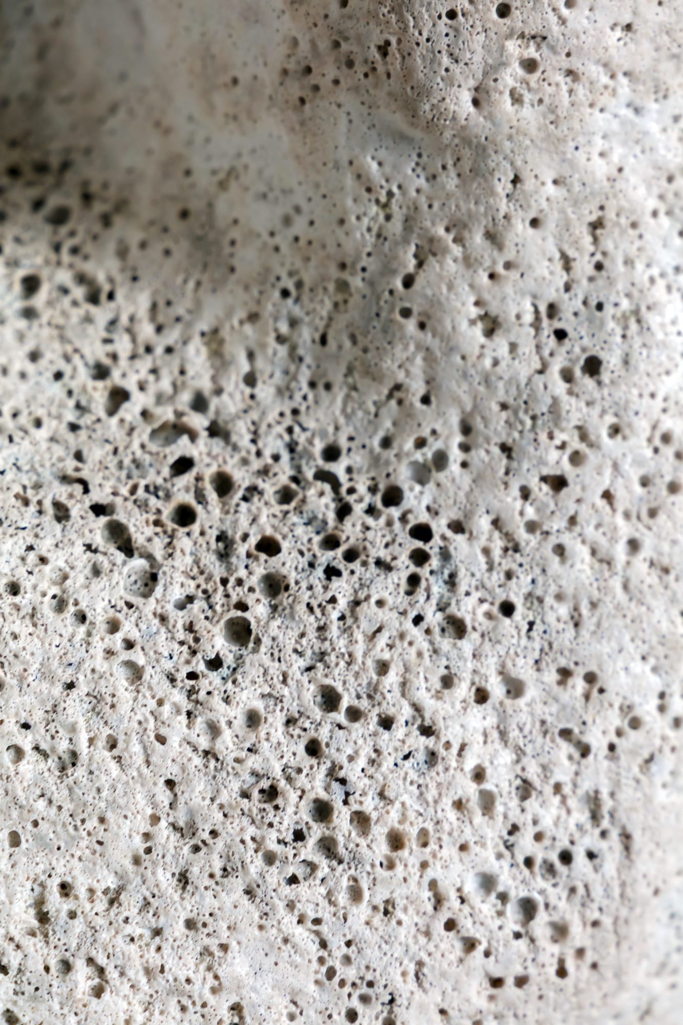 Pièce unique en grès de Guillaume Garès disponible à la galerie d'EMPREINTES