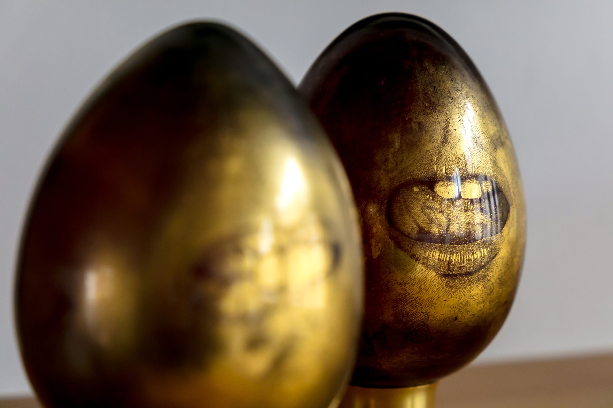 Pièces unique en verre soufflé et feuille d'or de Norberto Moretti, disponible à la galerie d'EMPREINTES